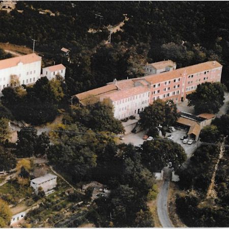 Хостел Prime Combe Fontanes  Экстерьер фото